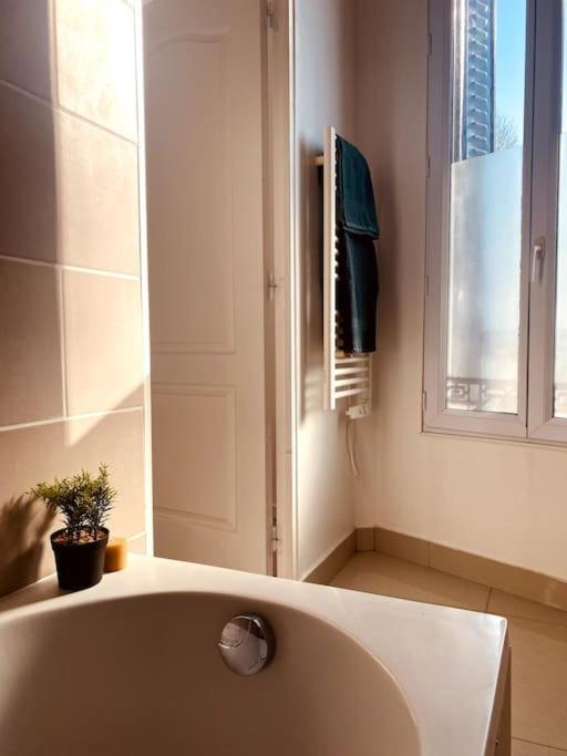 Proche Paris-Calme-Wifi-Netflix Apartment วีลุชวีฟ ภายนอก รูปภาพ